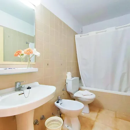 Estandar De 1 Y Vista Al Jardin Con Wifi Y Estupenda Piscina En *
